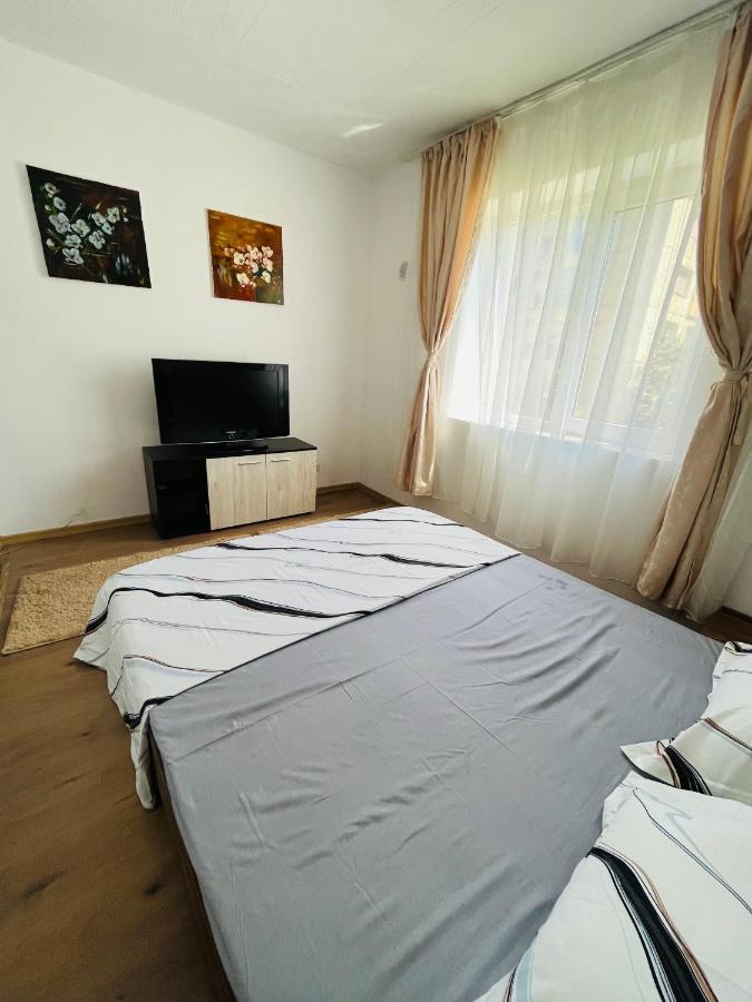 Appartamento Apartament Yasmy Orşova Esterno foto